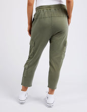 Load image into Gallery viewer, Suri Cargo Pant - Khaki
