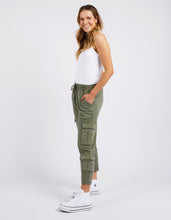 Load image into Gallery viewer, Suri Cargo Pant - Khaki
