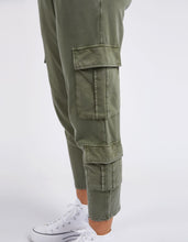 Load image into Gallery viewer, Suri Cargo Pant - Khaki
