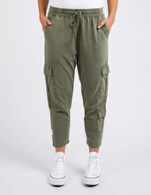 Load image into Gallery viewer, Suri Cargo Pant - Khaki
