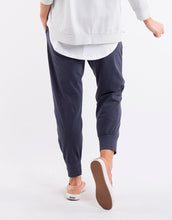 Load image into Gallery viewer, Wash Out Pant - Navy
